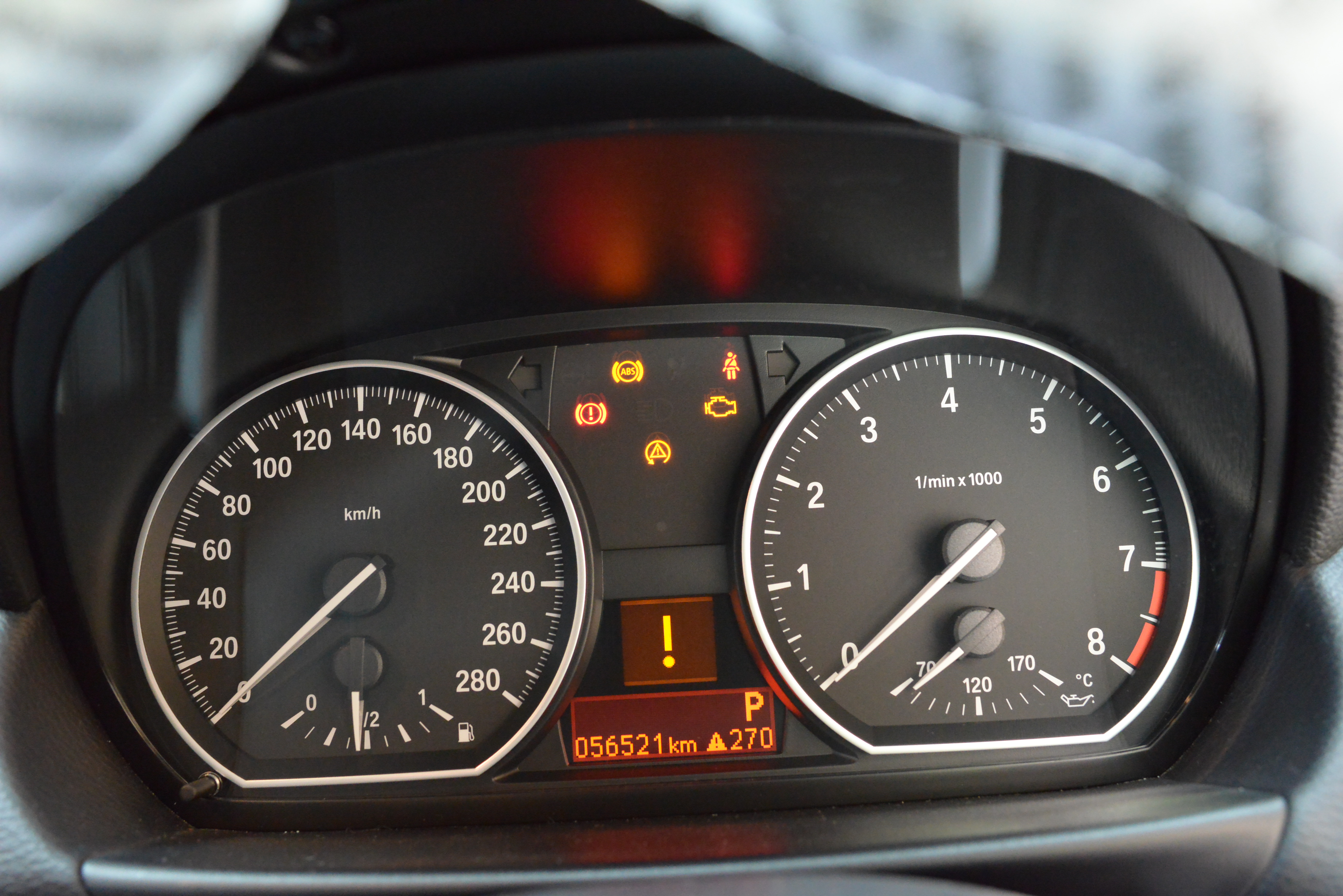 BMW E80 ABSユニット故障時のランプ点灯の様子１