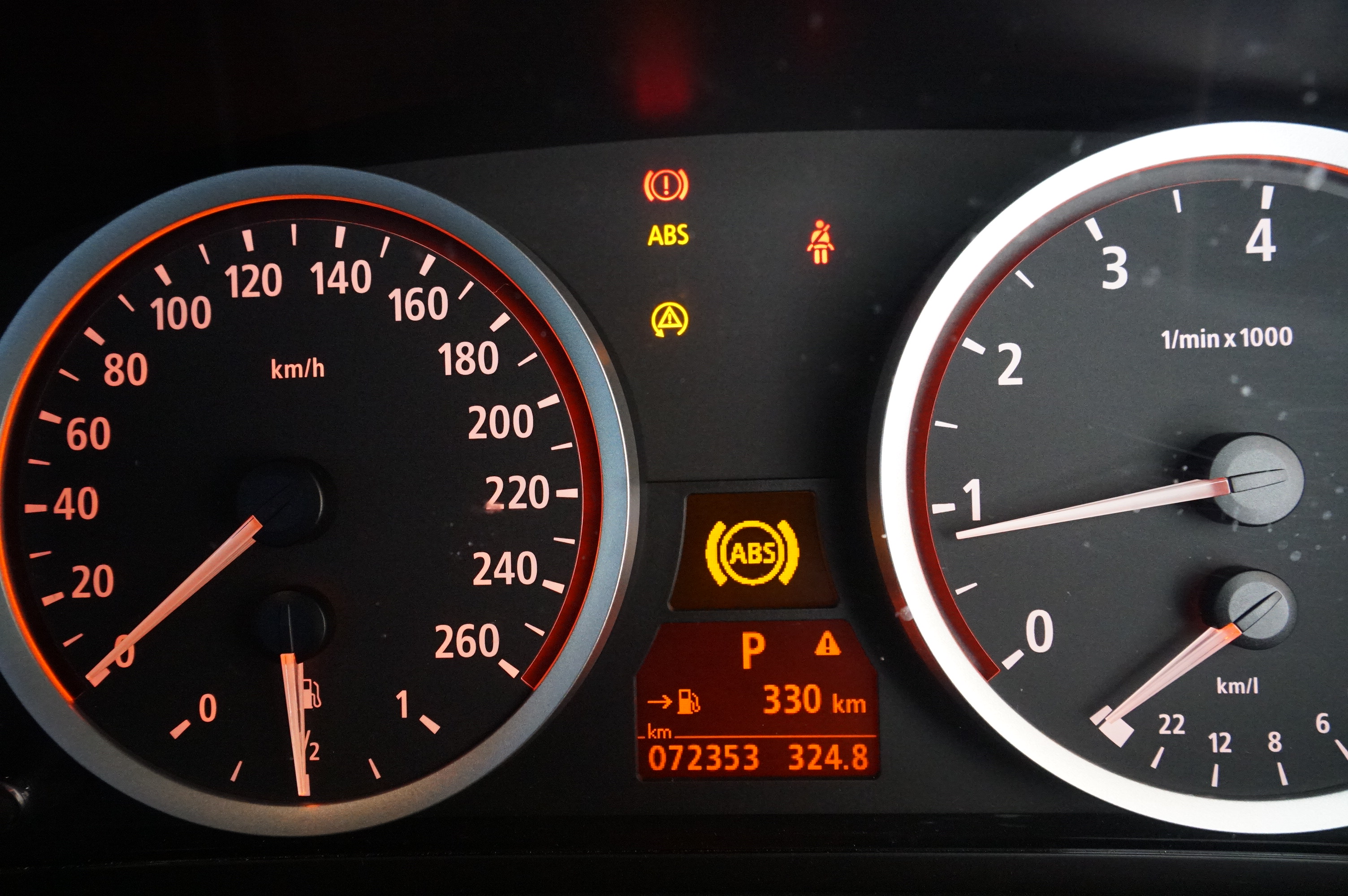 BMW E60 ABSユニット故障時のランプ点灯の様子2