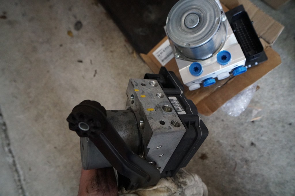 BMW E60 525i ABS修理｜新品交換の際にはコーディングが必須 ABS修理のお店Jスクエア