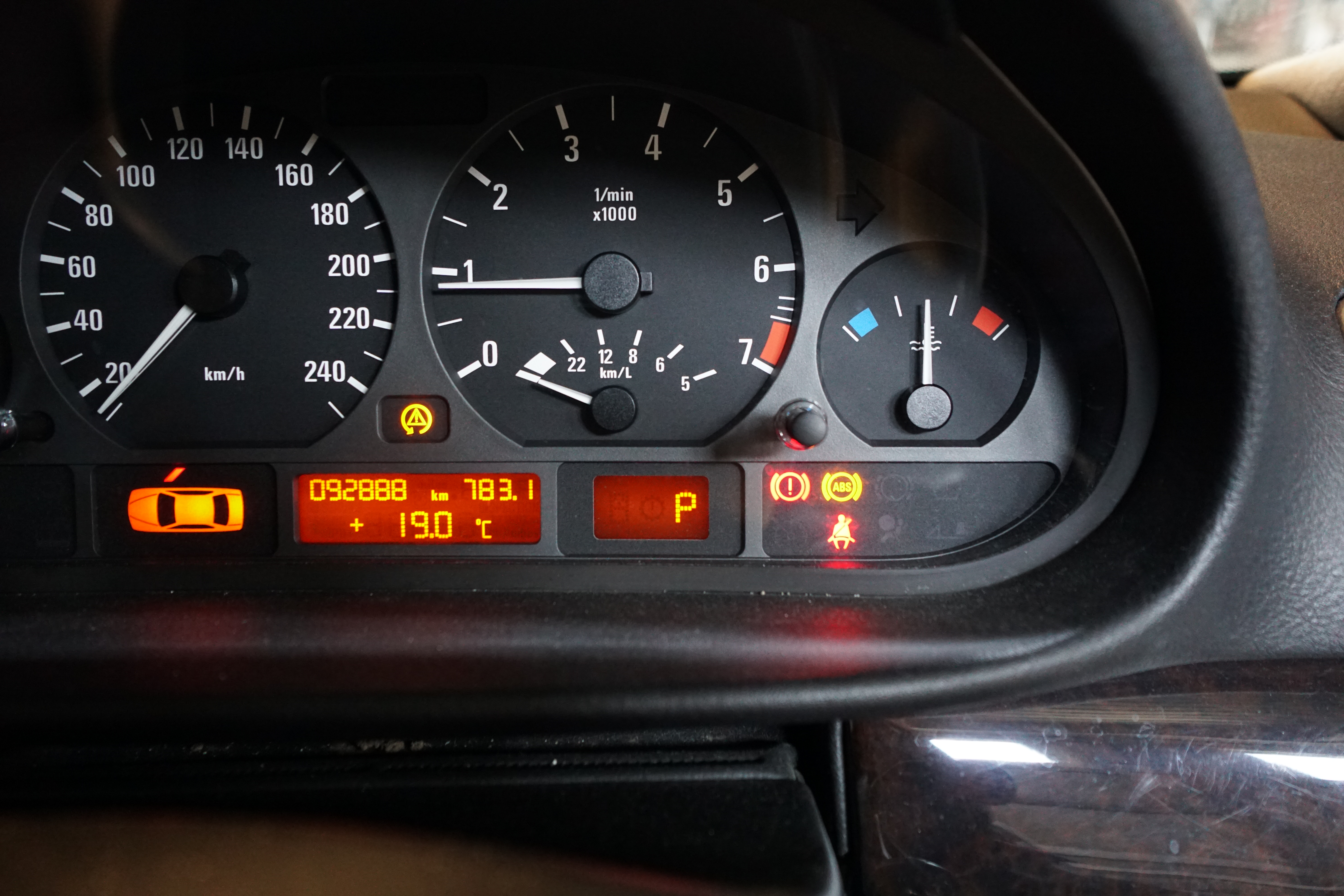 BMW E46 ABSユニット故障時のランプ点灯の様子