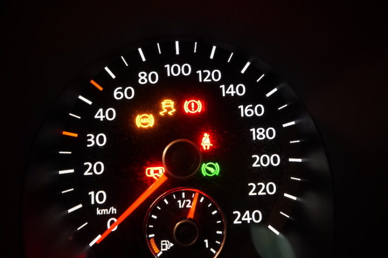 VW ゴルフヴァリアント ABSユニット修理 2019213 ABS取り外す際のおすすめ方法とは