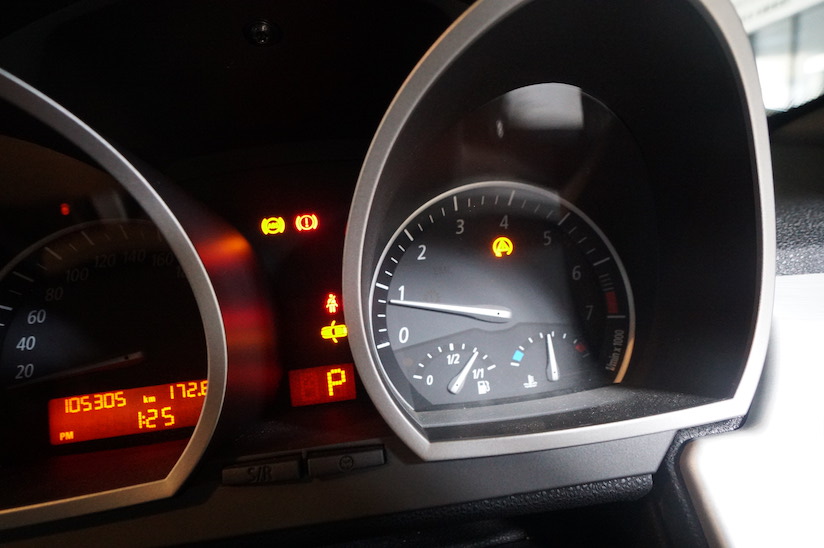 BMW Z4 DSCユニット故障時のランプ点灯の様子