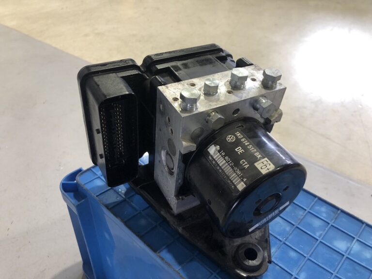 AUDI A3 ABSランプ点灯修理｜千葉県からご来店 ABS修理のお店Jスクエア